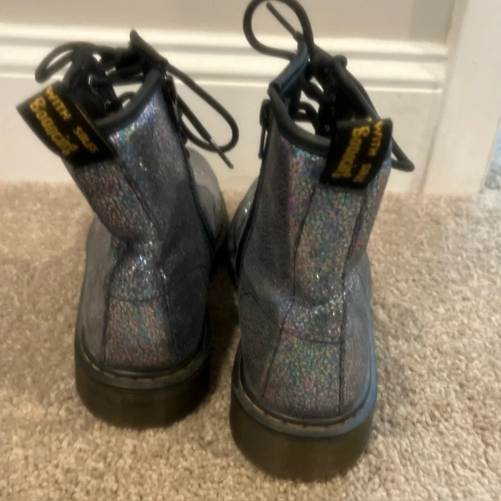 Girls/women Doc Martens Delaney boot UK 4 US 6 iridescent mermaid combat 8 eye - Picture 3 of 13